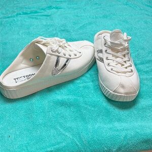Tretorn Women's White and Silver Sneakers